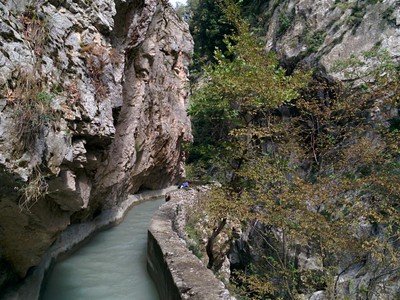 Hiking Skoranes gorge