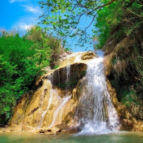 Hiking Kakunja Waterfall